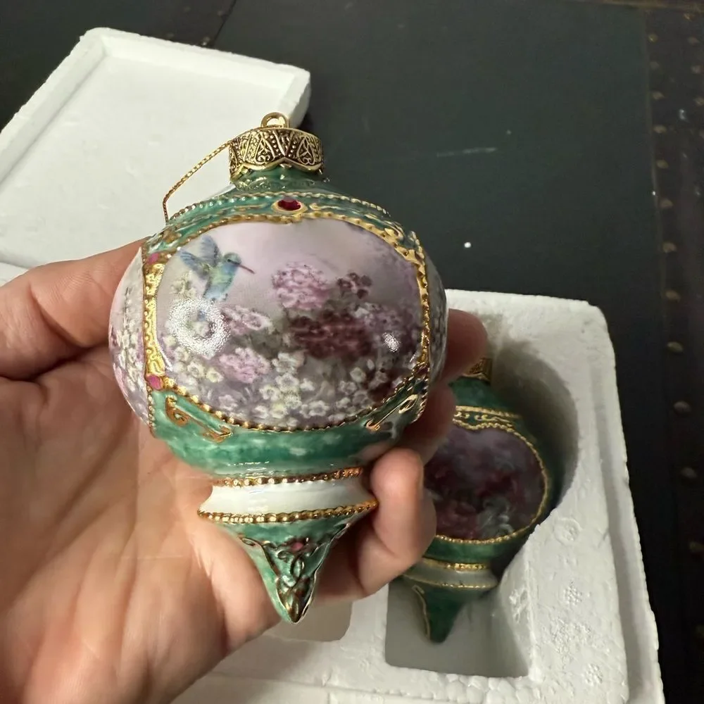 Vintage BRADFORD EDITIONS  Christmas The Sweet William Garden Pair Of Ornaments